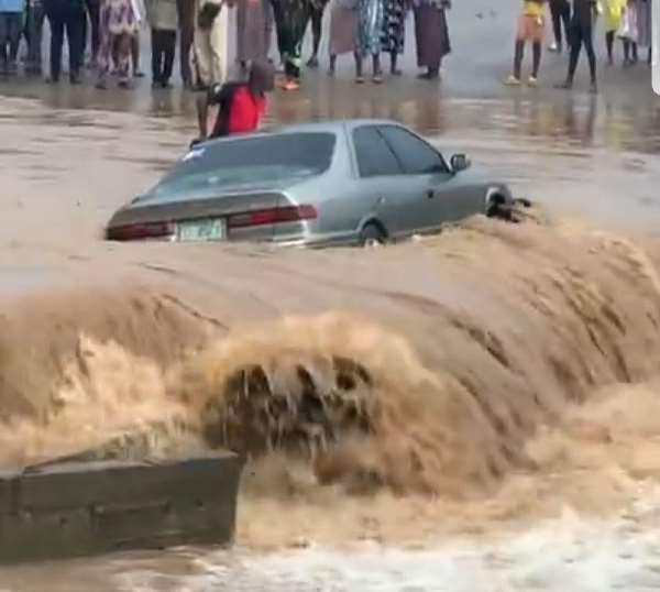 One found dead after two brothers jumped off vehicle dragged by flood at Ahenema Kokoben