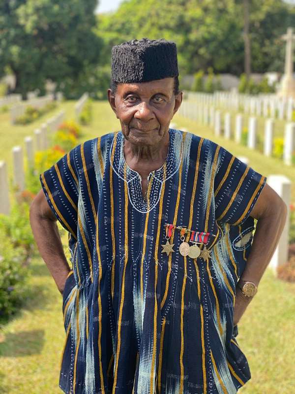 WO1 Ashitey Hammond Donates To The Royal Commonwealth Ex-Service League
