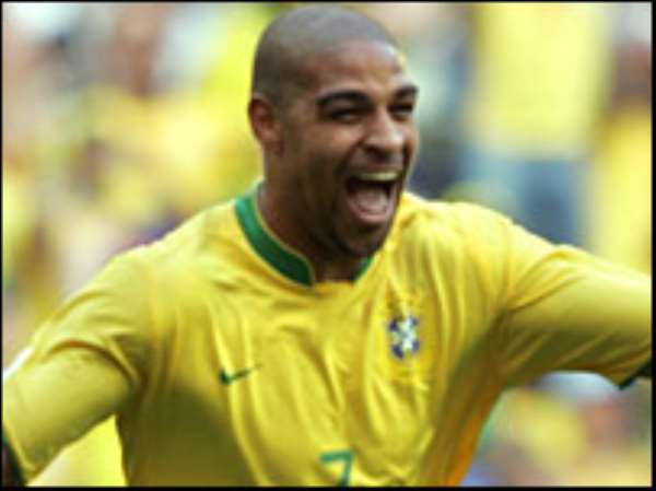 Adriano celebrates his goal