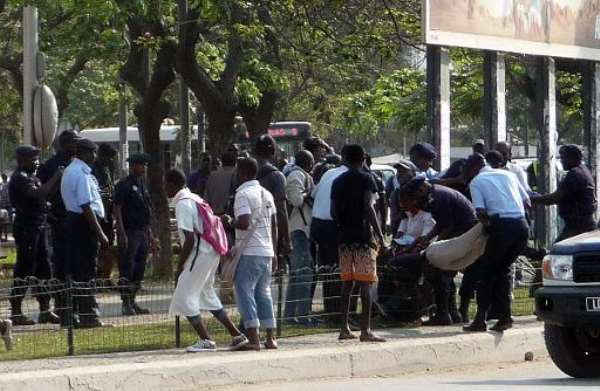 Angolan police officers arrest young people on September 19, 2013 at the Square of Independence in the center of Luanda, while they were calling for a demonstration against social injustices. By Estelle Maussion (AFP/File)
