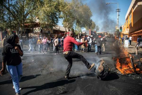 Angry protesters looted alleged foreign-owned shops in Johannesburg in a new wave of violence. By Michele Spatari (AFP)