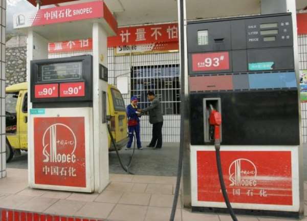 A Sinopec petrol station is seen near Yichang, in central China's Hubei province, on November 26, 2007. By Frederic J. Brown (AFP/File)