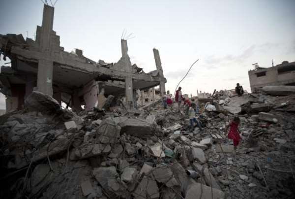 Palestinian children walk amidst the rubble of a building destroyed during the 50-day conflict between Hamas militants and Israel, in the Shejaiya neighbourhood in the east of Gaza City, October 12, 2014. By Mahmud Hams (AFP)