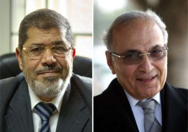 Mohammed Mursi (L) and Ahmed Shafiq. By Khaled Desouki (AFP/File)