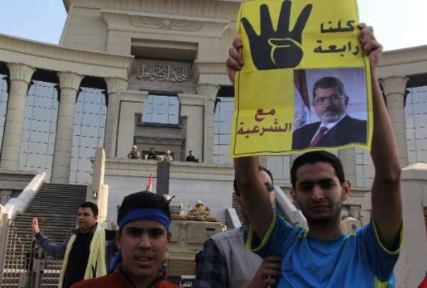 Supporters of Mohamed Morsi gather outside Cairo's high court on November 4, 2013. By MOHAMED KAMEL (AFP Photo)