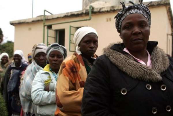 Voters in Epworth township queue to vote at a polling station during presidential elections in Zimbabwe on July 31, 2013. By Jekesai Njikizana (AFP/File)