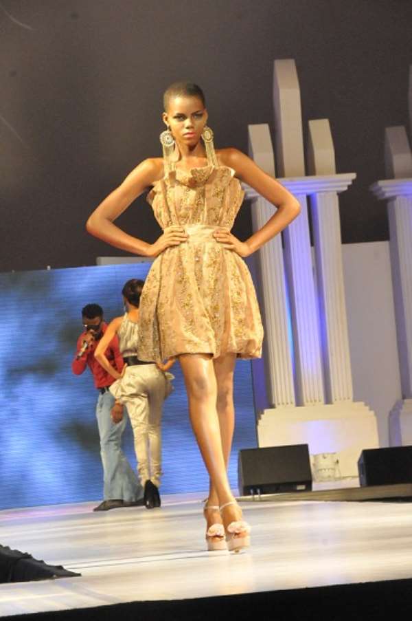 RED CARPET PICS OF MUSIC HIT RUNWAY