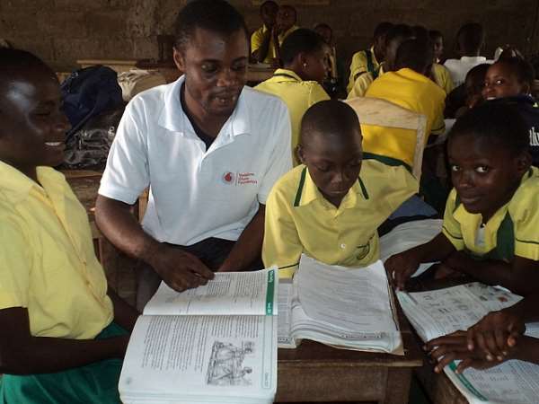 CHEERFUL HEARTS FOUNDATION / VODAFONE GHANA FOUNDATION READING PROJECT AWARD CEREMONY AT AWUTU BREKU
