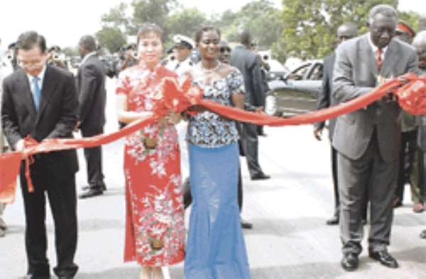 Kufuor (Right) , Wen Jiabao (left) Cut Tape