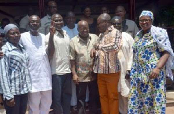 A group pose with Nana after the visit