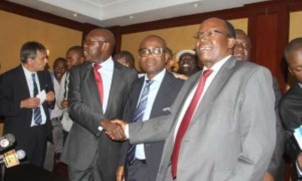 The two parties in the Kenya dispute shaking hands after Nyantakyi peace deal