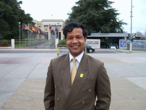 In front of the UN head office in Geneva of Switzerland.