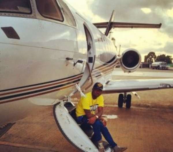 Davido Lied! He Can’t Afford The Acquisition And Maintenance Of A Private Jet, See Why- Pas Chikero