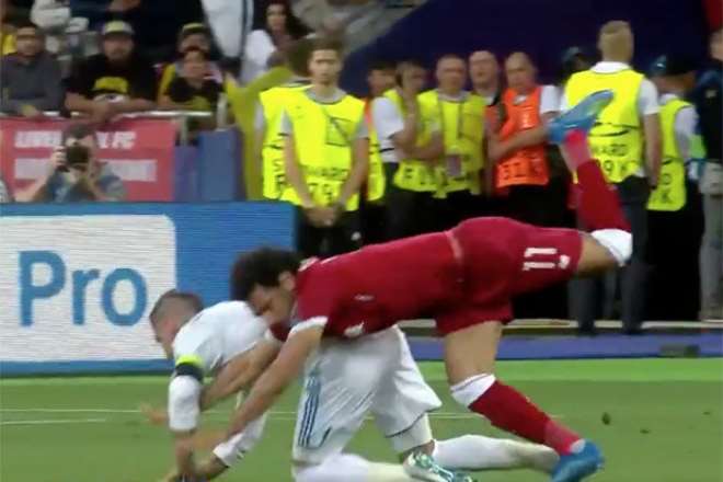 Mohamed Salah injury: Sergio Ramos Pictured LAUGHING After ...