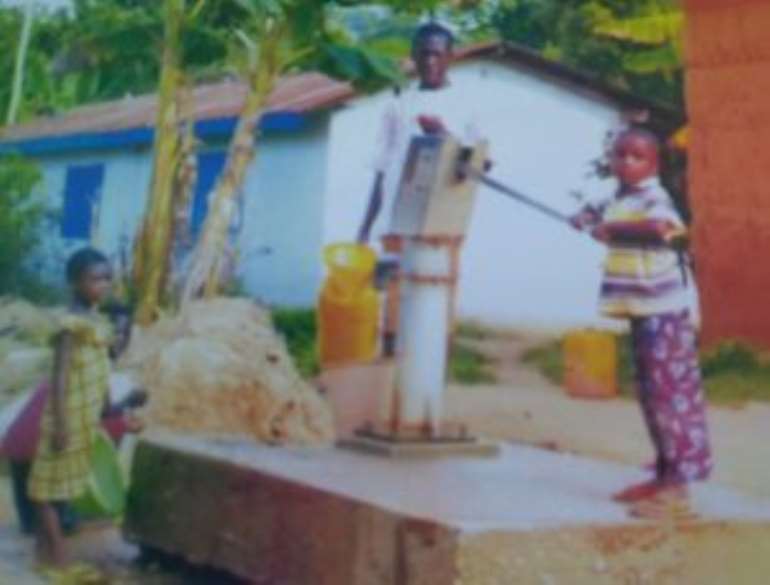 1010201684203 someconstituentsenjoyingtherepairofabrokenborehole300x228