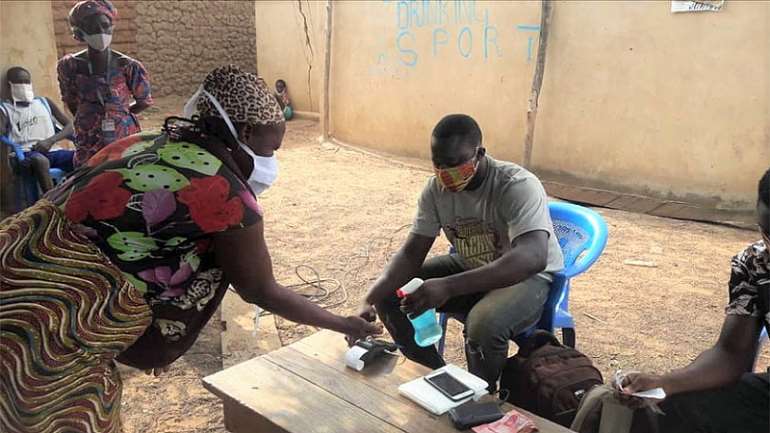 Distribution of LEAP cash transfers in a community. Photo: Ministry of Gender, Children, and Social Protection of Ghana