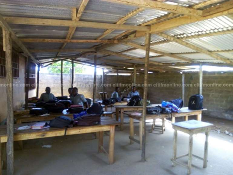 1029201790604 freeshsthreetownstudentsstudyundertrees2