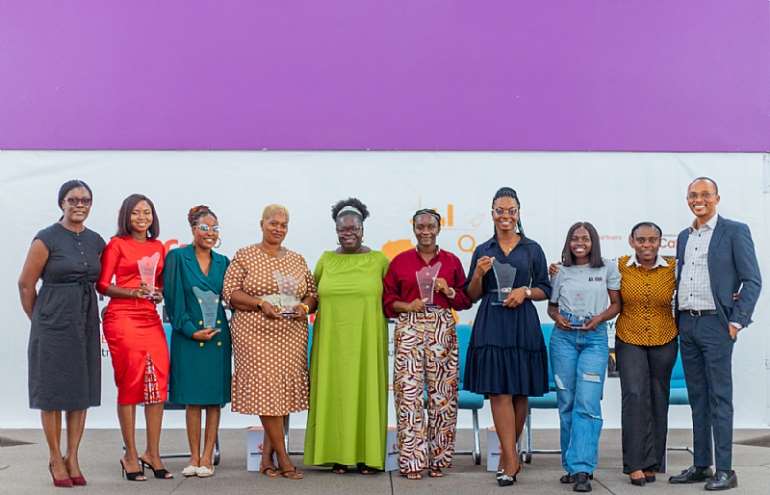 <em>Unveiled Awardees together with the CEO and Board members of WestlionCo. </em>