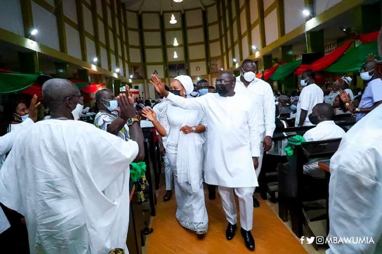 112021120605-pulwo0a442-bawumia-new-year-service-8