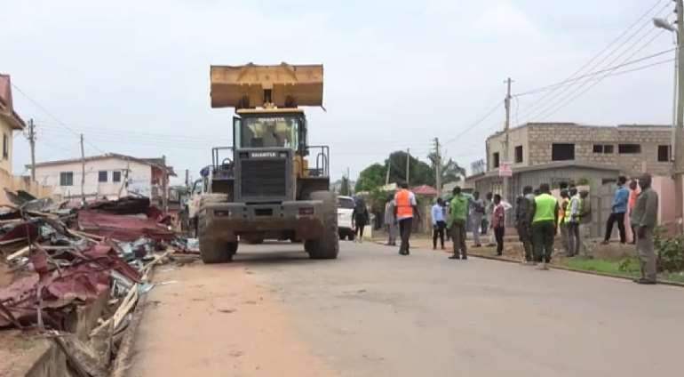 1123202163605-uypctgfsrm-weija-gbawe-assembly-demolishes-unauthorised-structures4