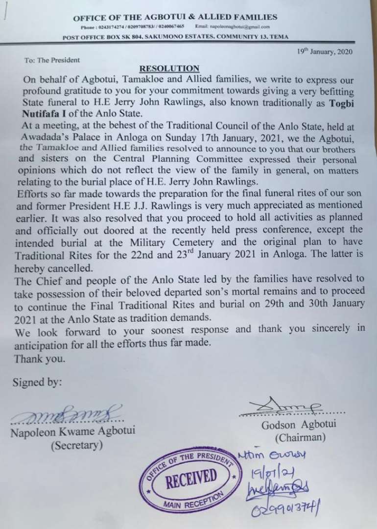 120202173605-0g730m4yxs-rawlings-family-on-burial