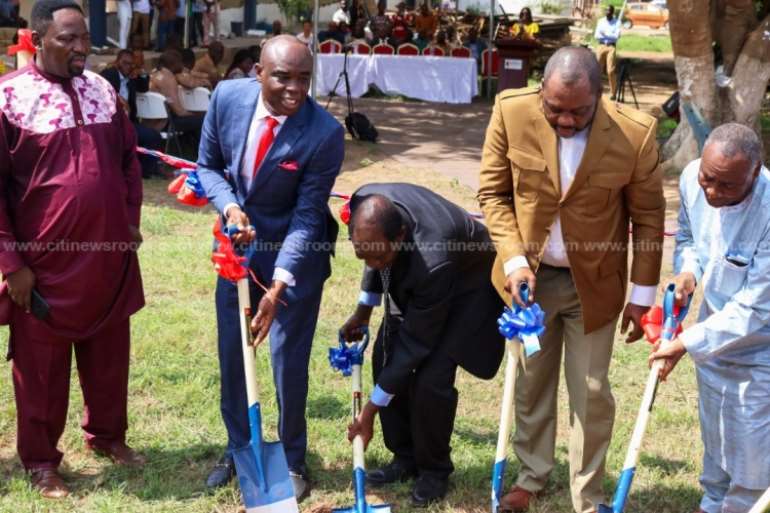 123201973608-23041q5ddx-education-minister-cuts-sod-for-infrastructural-development-at-upsa-2