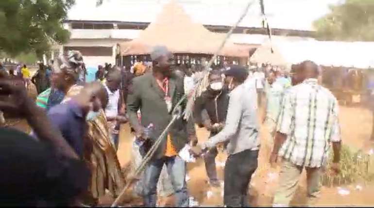 128202423604-vaqdthgssn-128202421232-yendi-scuffle