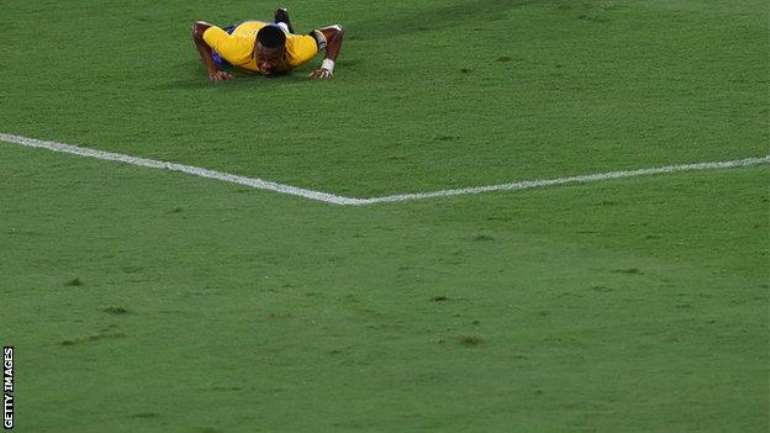 129202095854-wbrevihuto- 115865407 robinho getty