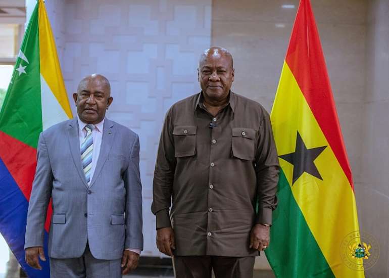 131202584137-1h830o4aau-politics-mahama-comoros4-1024x731