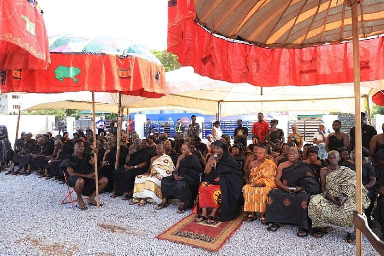 214202574017-0f72ylkxwr-bechem-queenmother