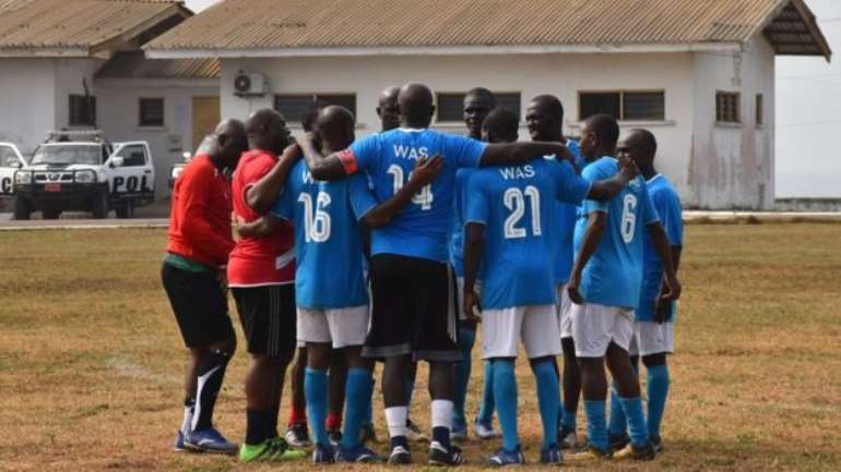 219201932457 pulwo0a442 105702284 weahsfootballteamhaveaprematchgroupbondinghug