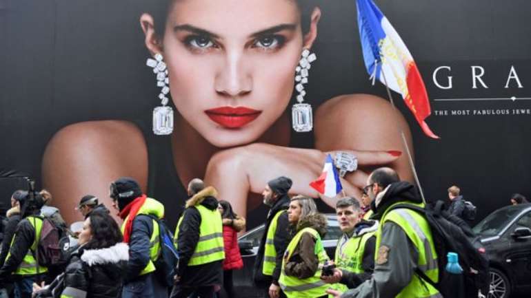 22201953639 23041q5dcw  105384576 giletjaunes