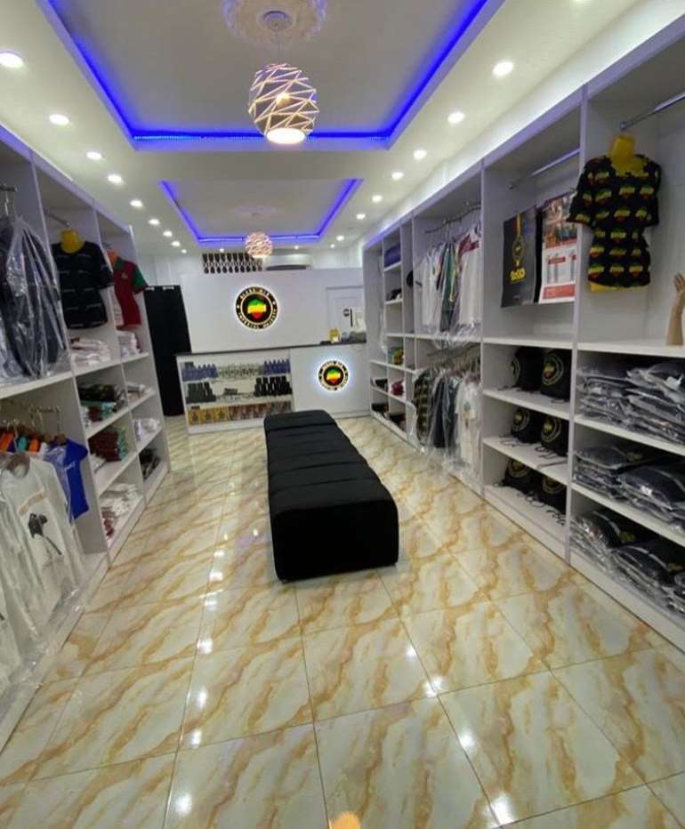 224202094717-8dt2wjivvq-stonebwoy-shop-2