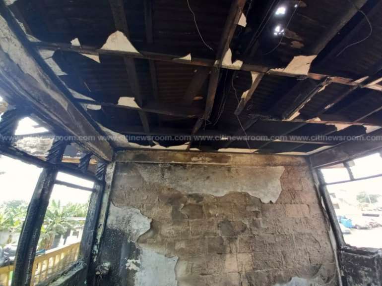 23202113603-wcsevihuto-fire-guts-tesano-police-station2