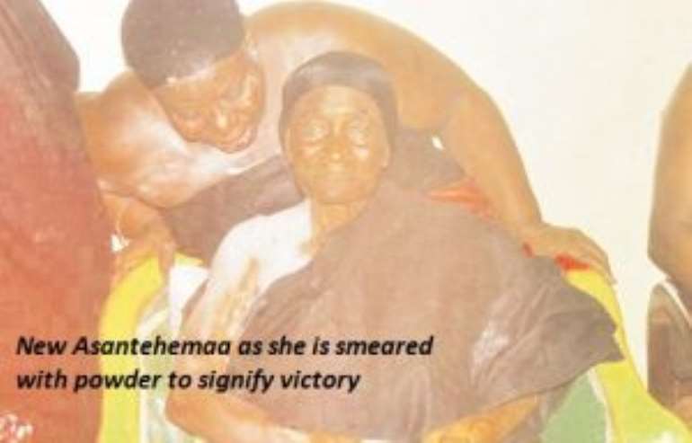 27201754210 newasantehemaaassheissmearedwithpowdertosignifyvictory300x192