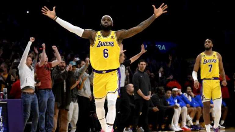 LeBron James Breaks NBA All-time Scoring Record