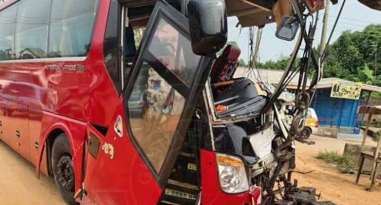 314202212354-23041q5ddx-314202210140-uypcsferrm-bus-crash1