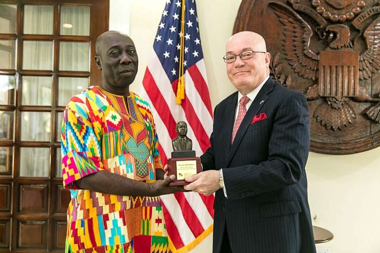 322201835501 mr yaw ofori debra receiving his award