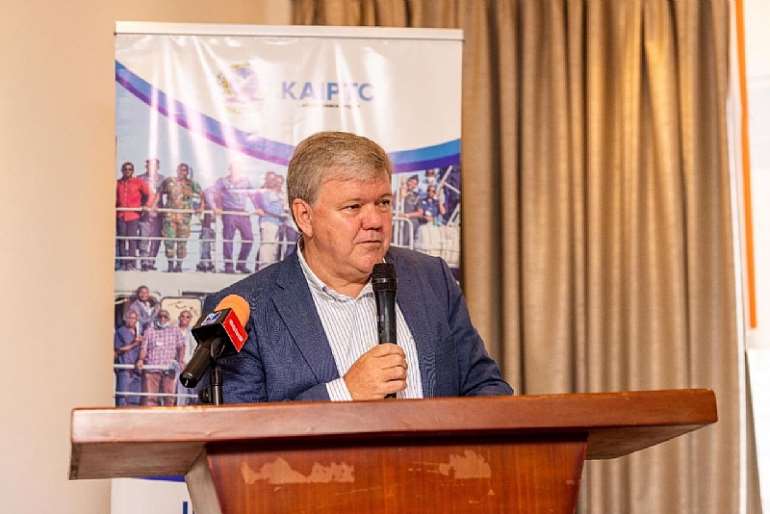 H.E. Tom N&oslash;rring