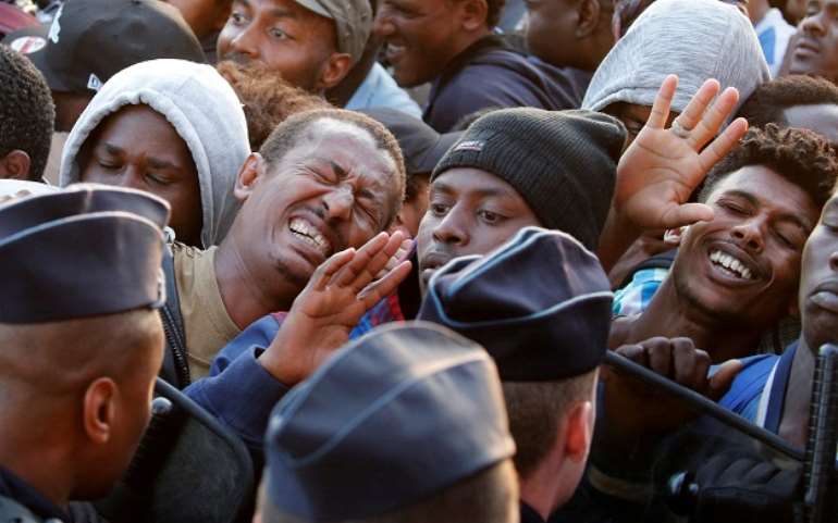 54202245745-txobsfer5l-refugee20crisis201