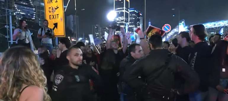 Gaza celebrates Hamas&rsquo; ceasefire acceptance. Source: Global News