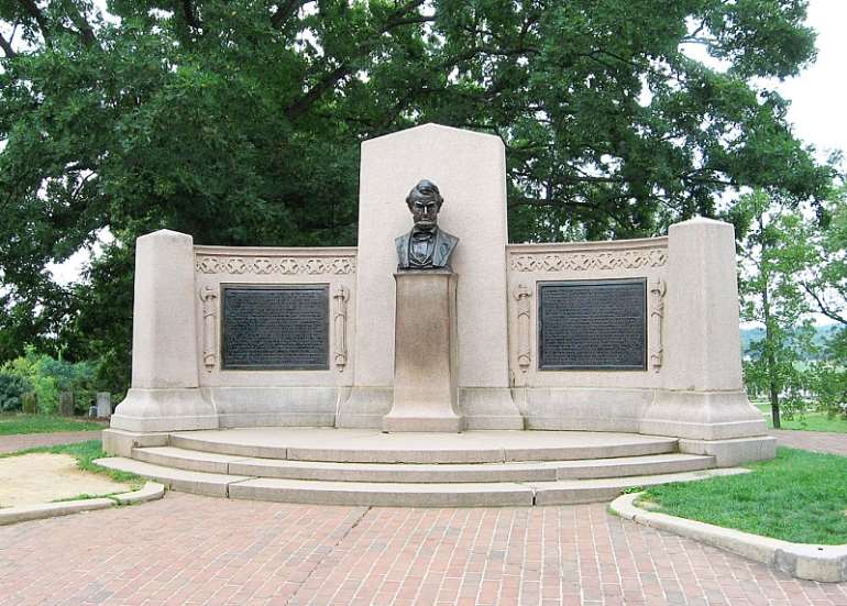 612202350811-qulxocb543-lincoln-gettysburg-monument