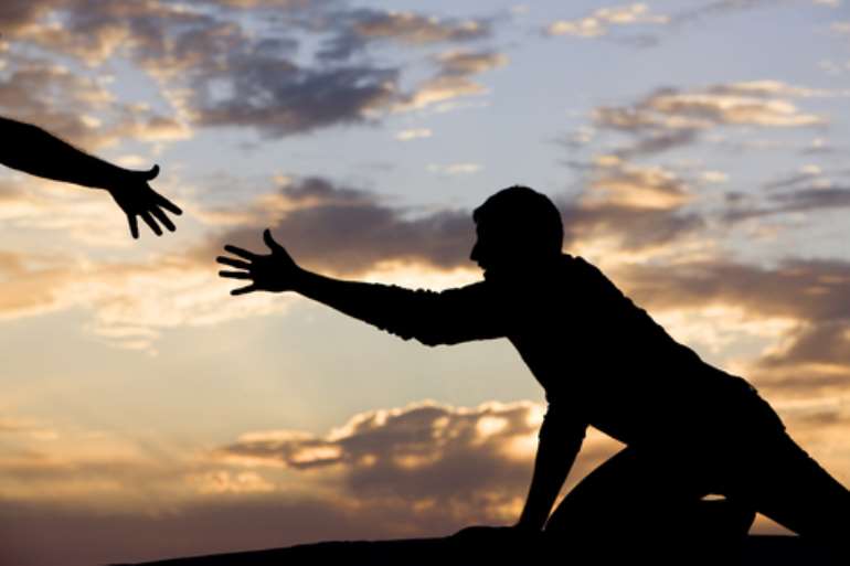 6172022121432-0f728m3xxs-helping-hand