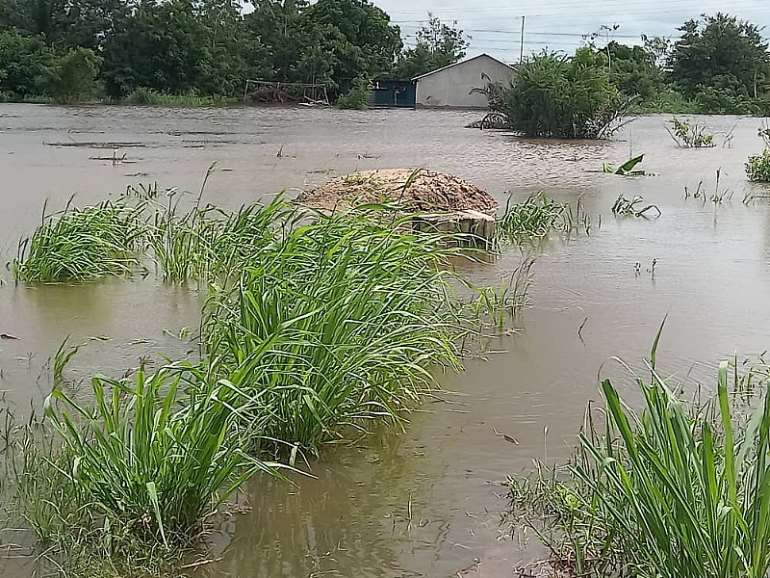 66202484134-i4dp276gfa-cc-social-floods-river2