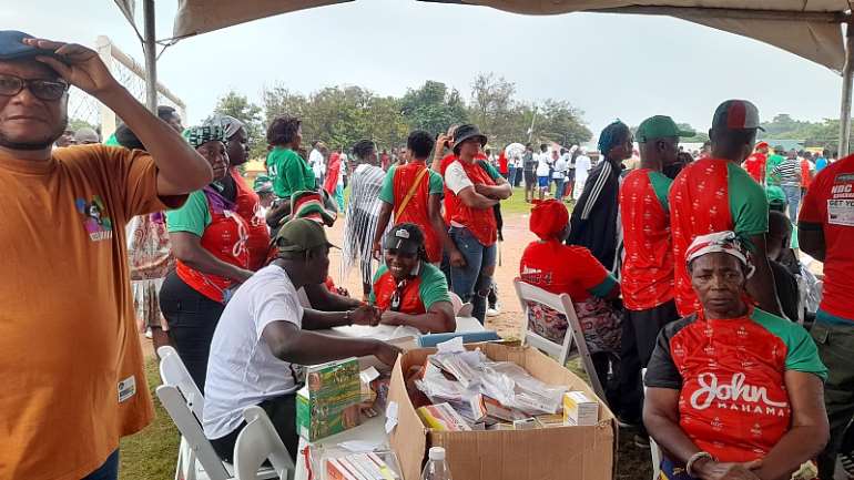 720202474135-k5fri7t2h0-politics-mahama-walk-4