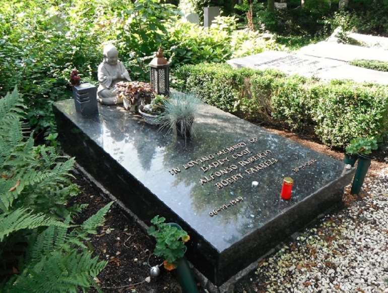 7272022122126-qvmxpcb543-grave20bobby201