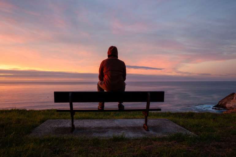 792025124147-j4ep276ggb-health-loneliness-death-2