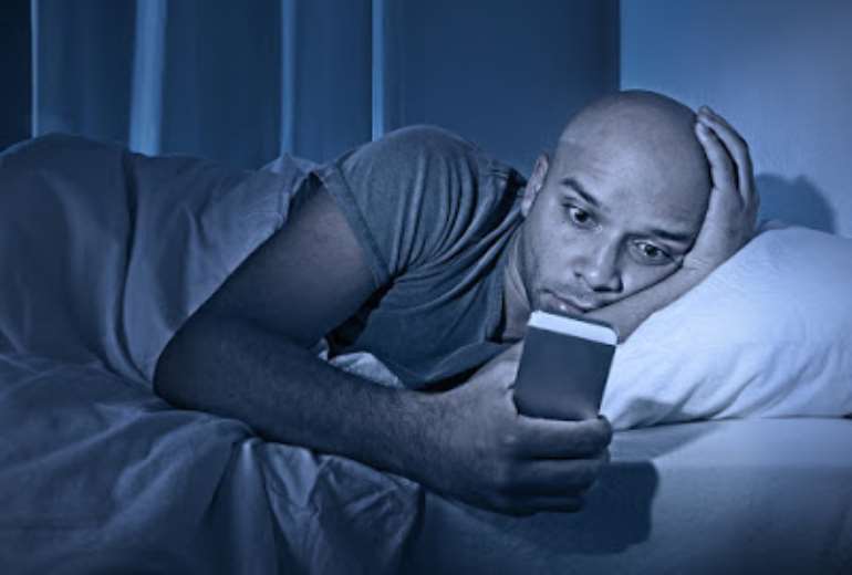 8132018111633 bigstockyoungcellphoneaddictmanaw74103901