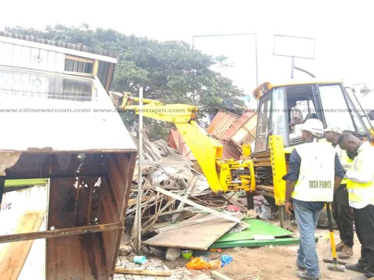 822019113603-g3041r5ddx-illegal-structures-along-the-odorkor-highway-2.jpeg
