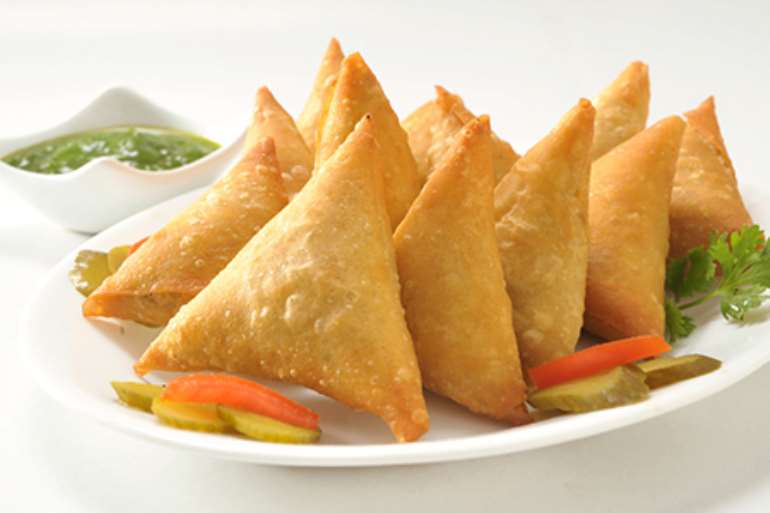 8242017113718 chicken samosa